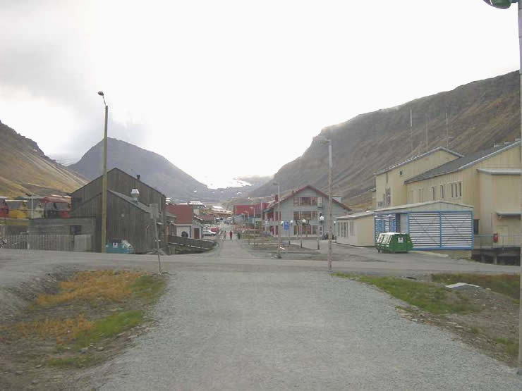 Longyearbyen - downtown seen from the north.