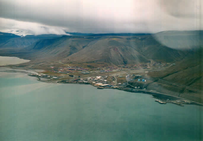 Longyearbyen aus der Luft
